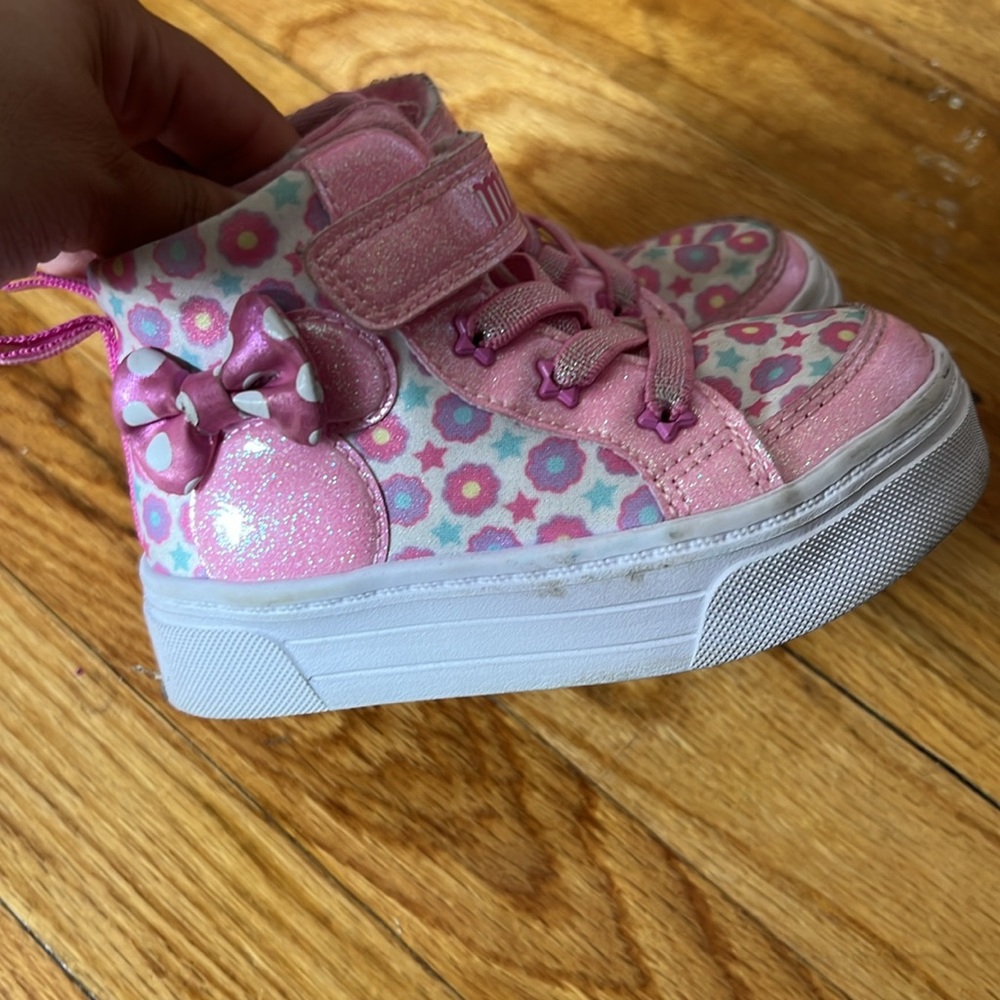 Minnie Mouse shoes